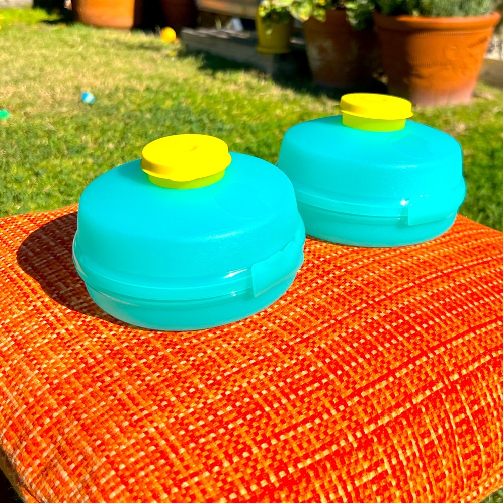 4PC NEW TUPPERWARE 2 ROUND KEEPERS 2 SMIDGETS SANDWICH BAGEL SALAD SNACKS CEREAL